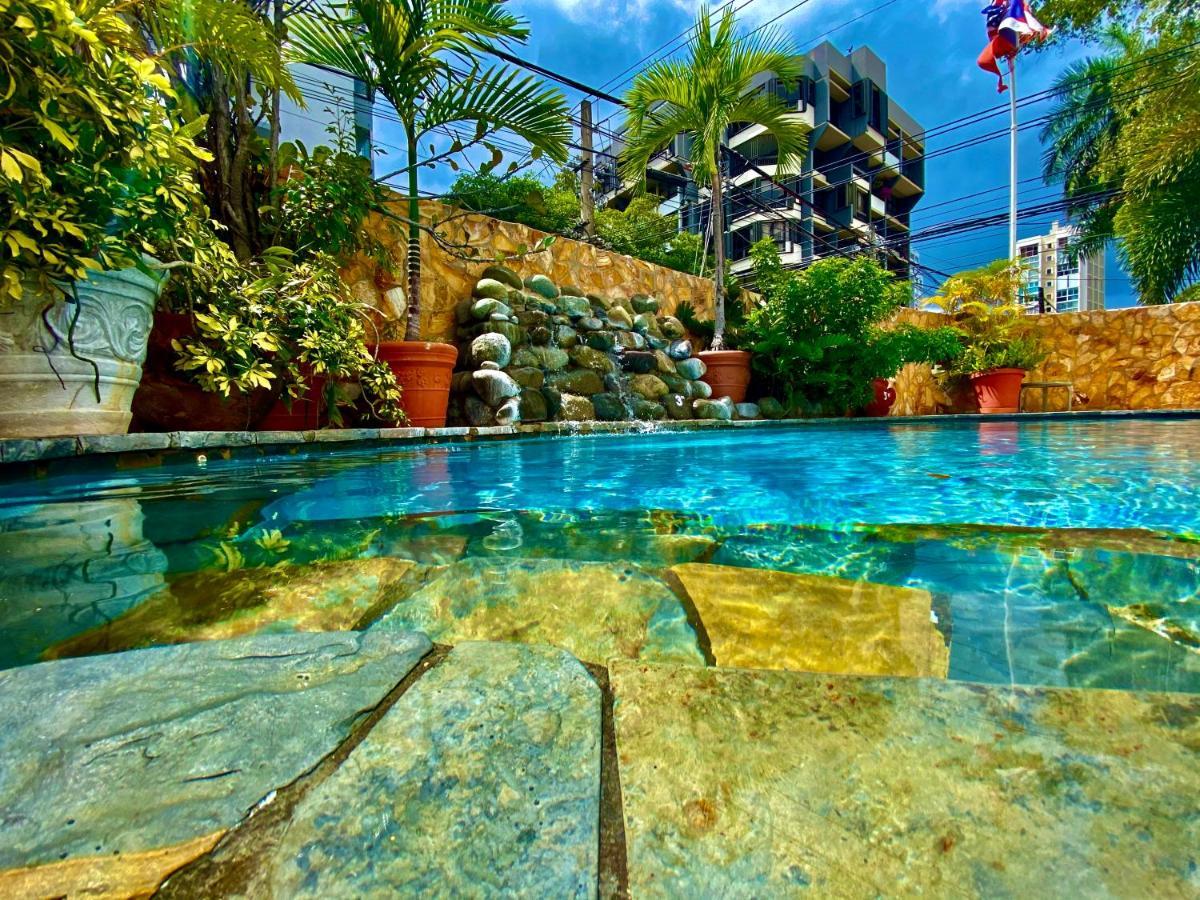 At Wind Chimes Boutique Hotel Сан-Хуан Екстер'єр фото